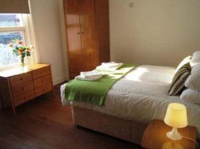 BOURNECOAST: CLOSE TO SANDY BEACHES & SHOPS-FM4036